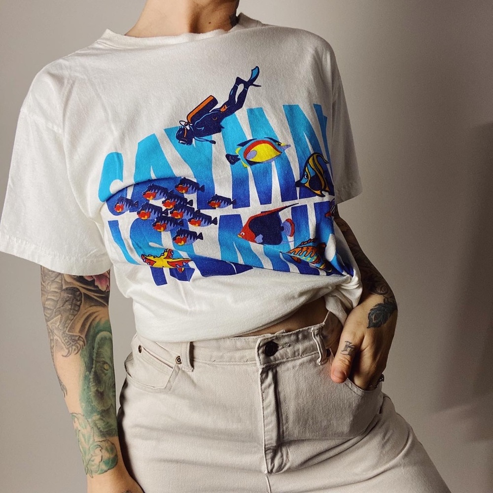 VINTAGE 90s Cayman Islands Short Sleeve T-Shirt White Unisex adult Small